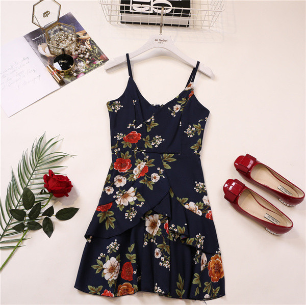 Nyári ruha virágmintás pántokkal