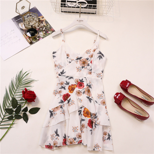 Nyári ruha virágmintás pántokkal