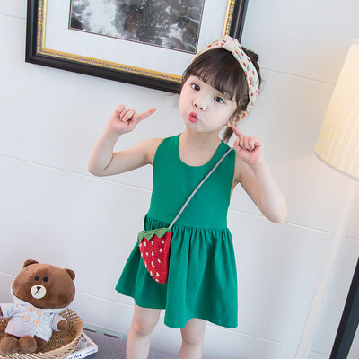 Детска модерна рокля разкроен модел в червен и зелен цвят