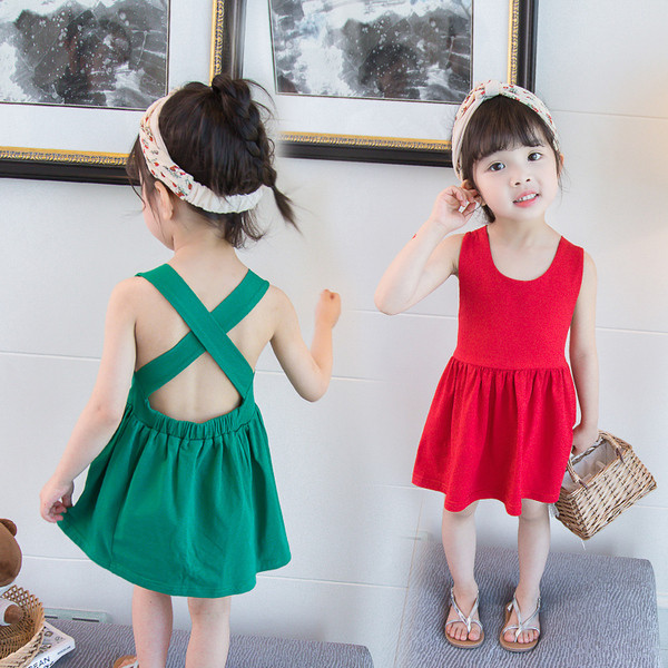 Детска модерна рокля разкроен модел в червен и зелен цвят 