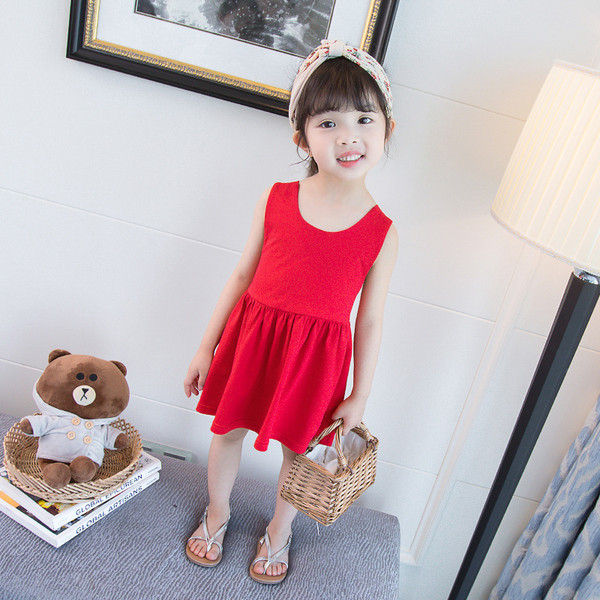 Детска модерна рокля разкроен модел в червен и зелен цвят 