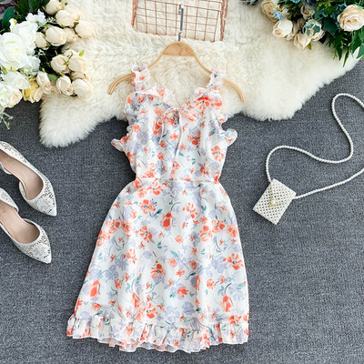 Modern női ruha cipzárral és virágmotívummal