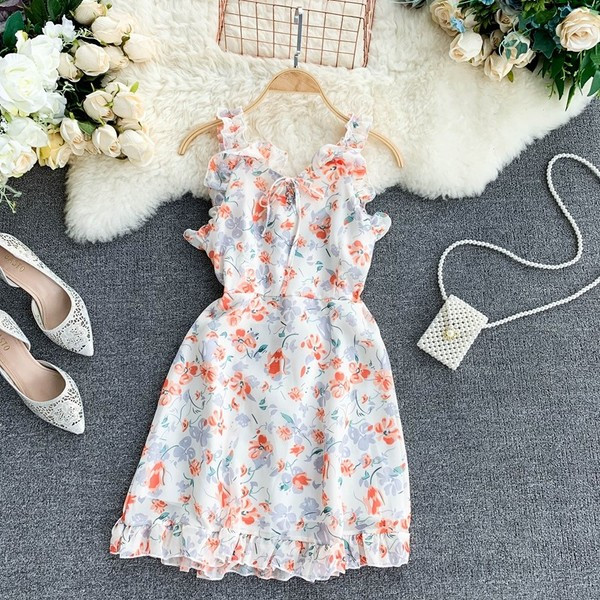 Modern női ruha cipzárral és virágmotívummal