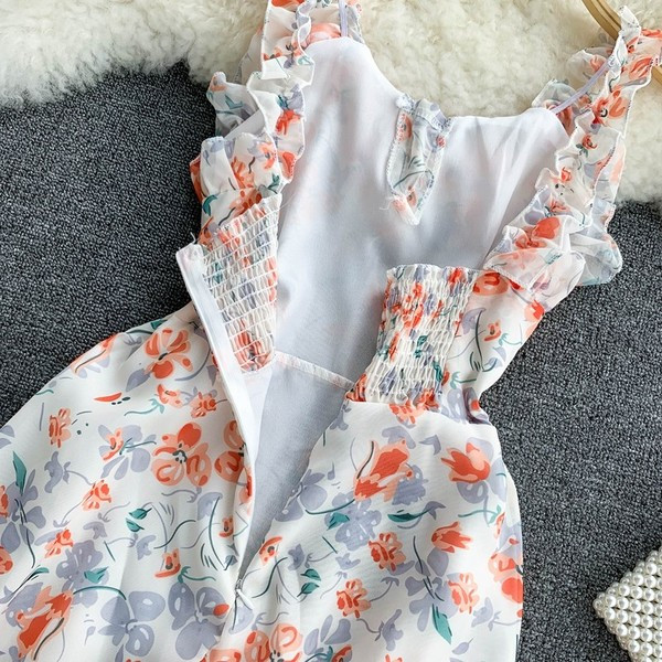 Modern női ruha cipzárral és virágmotívummal