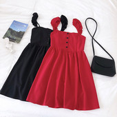 Modern női ruha gombokkal és pántokkal több színben