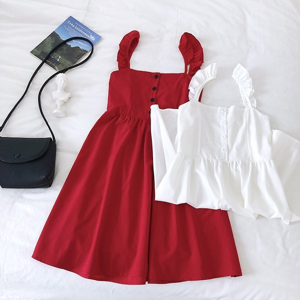 Modern női ruha gombokkal és pántokkal több színben