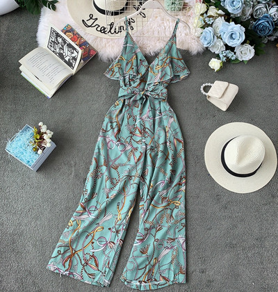 Σύγχρονες γυναικείες φόρμες με λεπτές λωρίδες και έγχρωμη εκτύπωση