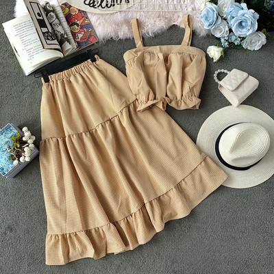 Μοντέρνο γυναικείο σετ σε διάφορα χρώματα σε δύο μέρη