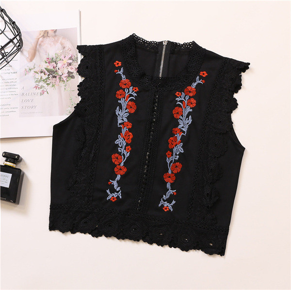 Stílusos női felső csipkével és virágmotívummal, fehér és fekete színben