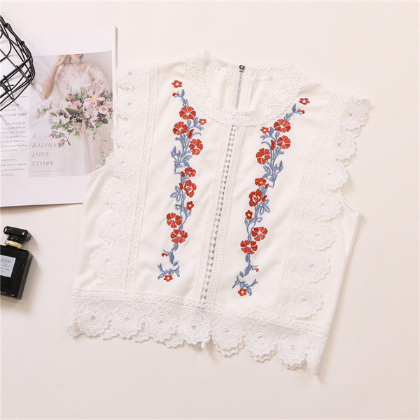 Stílusos női felső csipkével és virágmotívummal, fehér és fekete színben