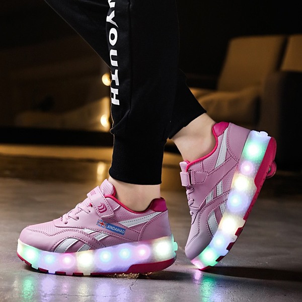 Fényes roller tornacipő fekete és rózsaszín színben fiúknak és lányoknak egyaránt