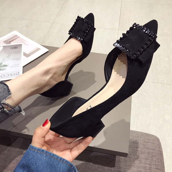 Női alkalmi cipő öko velúrból, nagy csattal három színben