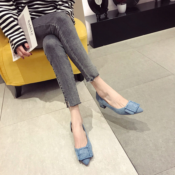 Női alkalmi cipő öko velúrból, nagy csattal három színben