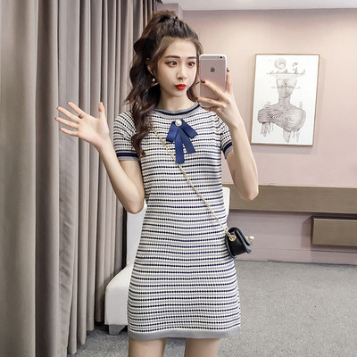 Κομψό φόρεμα με κοντό μανίκι σε διάφορα χρώματα