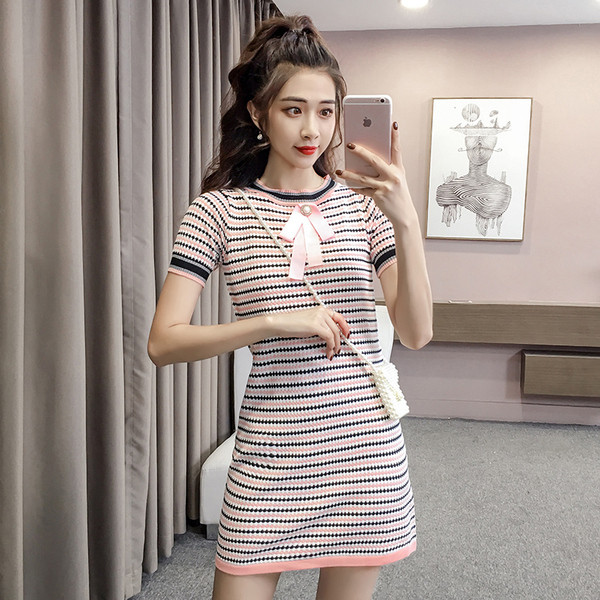 Κομψό φόρεμα με κοντό μανίκι σε διάφορα χρώματα