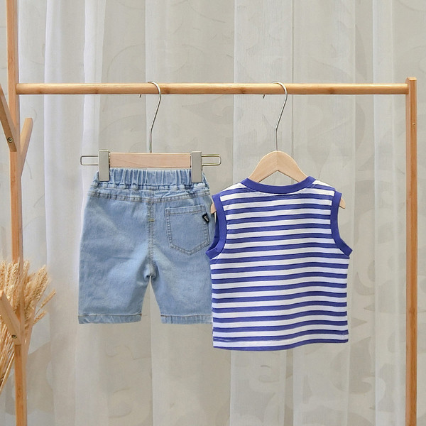 Gyermek csíkos felső hímzéssel - fiúknak