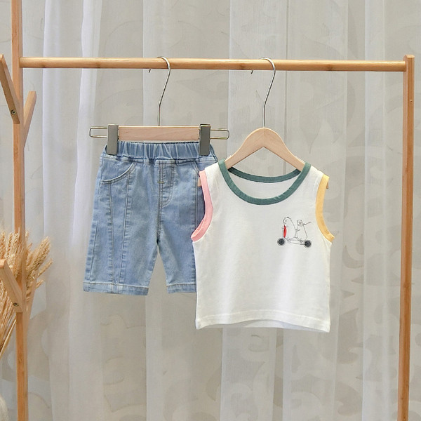 Gyerek felső, fehér színű rátéttel - fiúknak