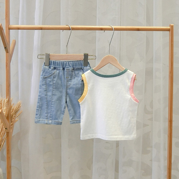 Gyerek felső, fehér színű rátéttel - fiúknak