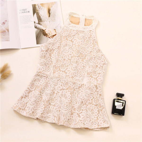 Stílusos női felső csipkével, négy színben