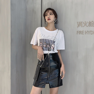 Μοντέρνα γυναικεία μπλούζα σε άσπρο και μαύρο χρώμα