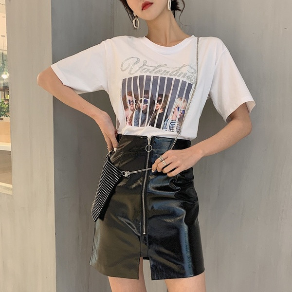 Μοντέρνα γυναικεία μπλούζα σε άσπρο και μαύρο χρώμα