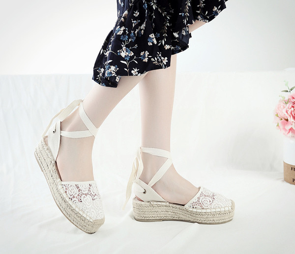 Női napi espadrillek bokát körülvevő megkötővel, három színben
