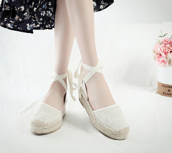 Női napi espadrillek bokát körülvevő megkötővel, három színben