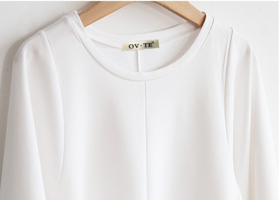 Κομψή γυναικεία μπλούζα με 3/4 μανίκι σε λευκό και μαύρο χρώμα