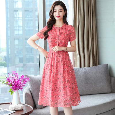 Μοντέρνο γυναικείο φόρεμα σε ροζ χρώμα