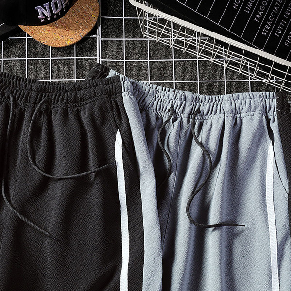 Férfi rövidnadrág fekete és szürke színben, zsebekkel