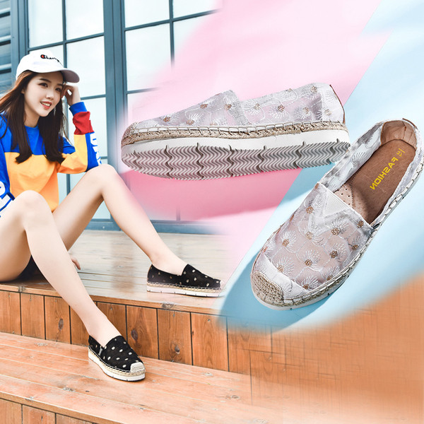 Csipke espadrillák fehér és fekete színben