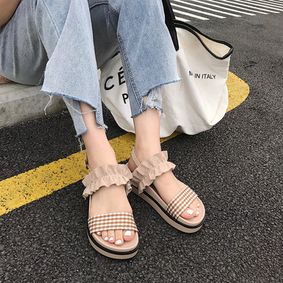 Καθημερινά γυναικεία σανδάλια από οικολογικό δέρμα και υφάσματα σε μαύρο και μπεζ χρώμα