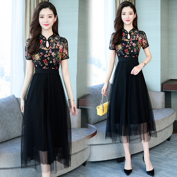 Rochie elegantă de damă cu mâneci scurte și tul negru