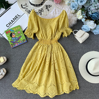 Μοντέρνο γυναικείο φόρεμα σε διάφορα χρώματα και κουμπιά με κοντό μανίκι