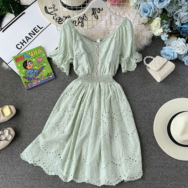 Μοντέρνο γυναικείο φόρεμα σε διάφορα χρώματα και κουμπιά με κοντό μανίκι