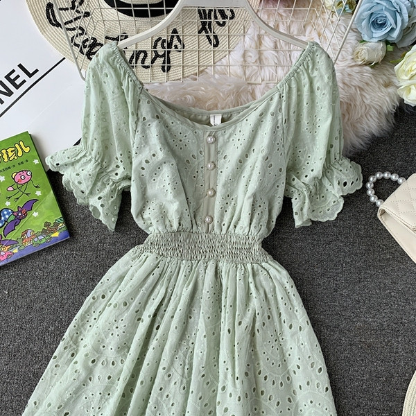 Μοντέρνο γυναικείο φόρεμα σε διάφορα χρώματα και κουμπιά με κοντό μανίκι