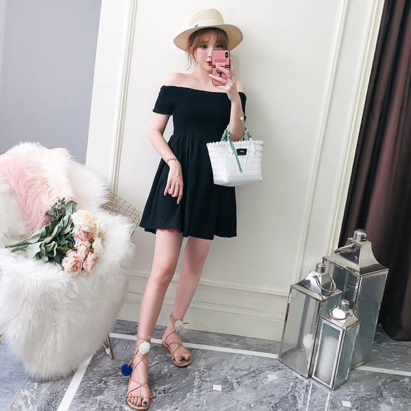 Rochie modernă de damă cu mâneci scurte de culoare neagră