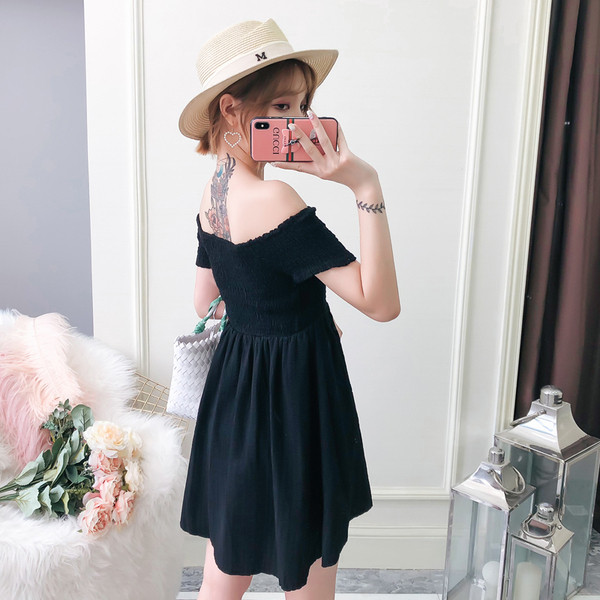 Rochie modernă de damă cu mâneci scurte de culoare neagră