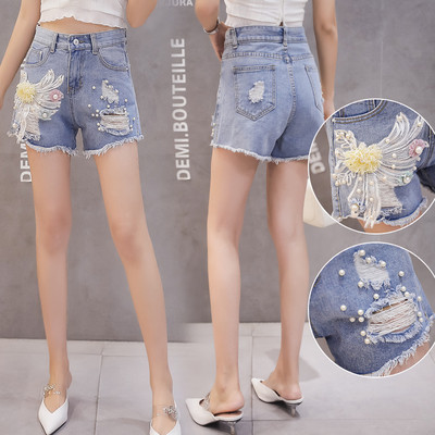 Καθημερινά γυναικεία σορτς με τρισδιάστατο στοιχείο και πέρλες σε μπλε χρώμα