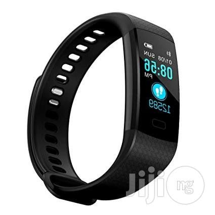 Фитнес гривна модел Y5 в черен цвят