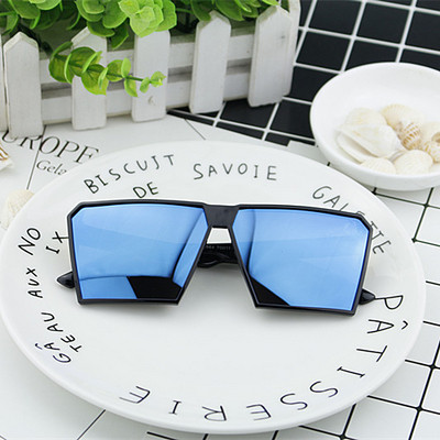 Stílusos női napszemüveg több színben