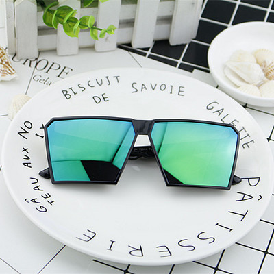 Stílusos női napszemüveg több színben