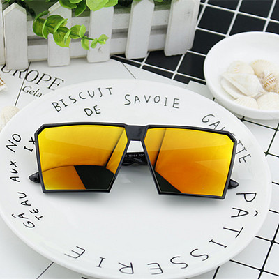 Stílusos női napszemüveg több színben