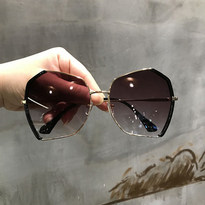 Stílusos női napszemüveg kerek formában, több színben