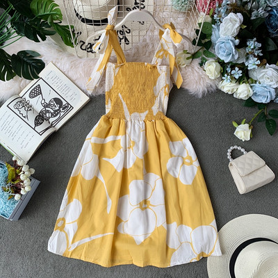 Modern női ruha virágmotívummal és nyakkendőkkel három színben