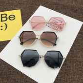 Modern női szemüveg kerek formában, többféle színben