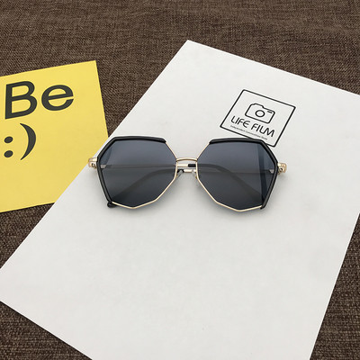 Modern női szemüveg kerek formában, többféle színben