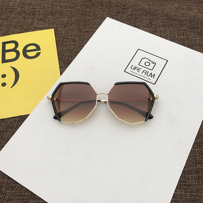 Modern női szemüveg kerek formában, többféle színben