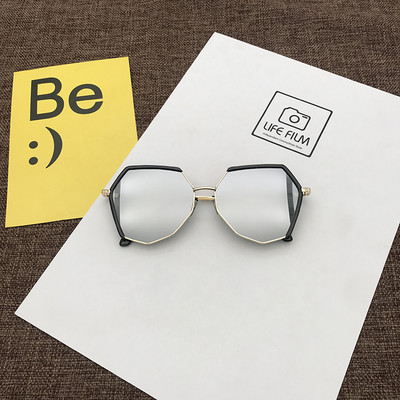 Modern női szemüveg kerek formában, többféle színben