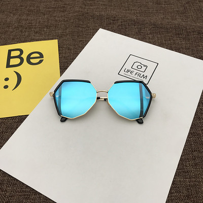 Modern női szemüveg kerek formában, többféle színben